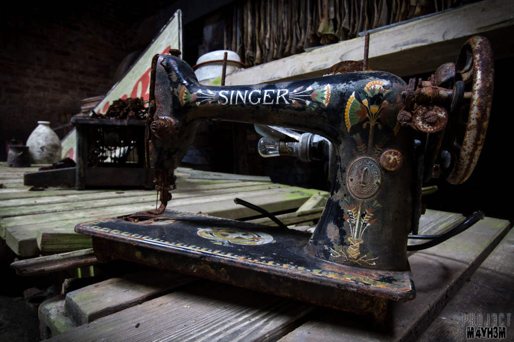ngs Country Pottery - Singer Sewing Machine
