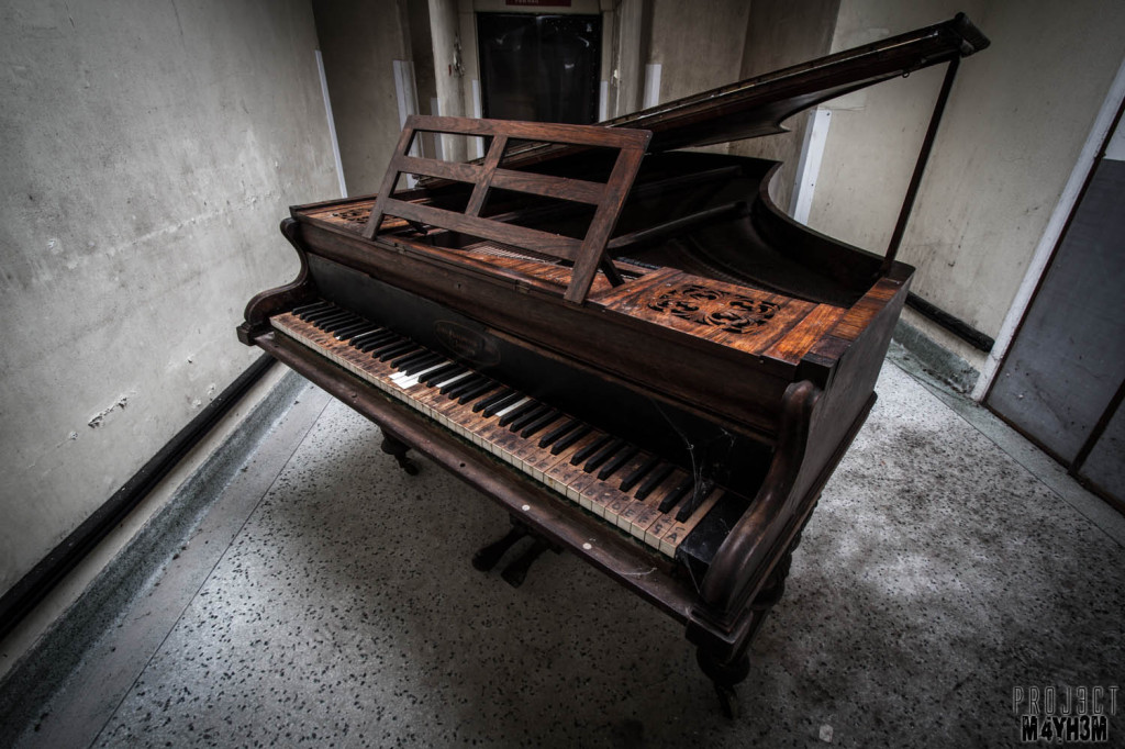 OM Asylum The Grand Piano