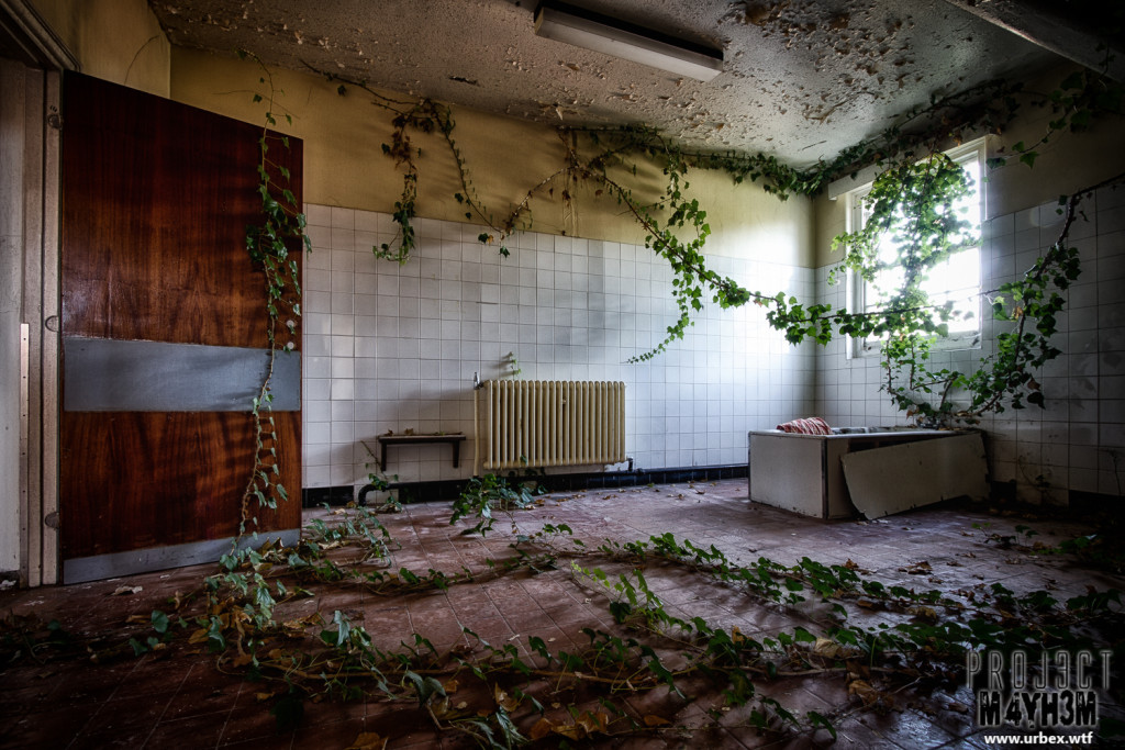St Georges Asylum aka Northumberland County Pauper Lunatic Asylum  aka Ivy Hospital - The Ivy Bathroom