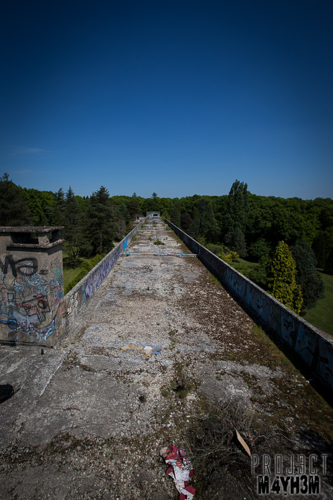 Le Sanatorium d’Aincourt, aka Fleurs de Ruine - Roof Tops