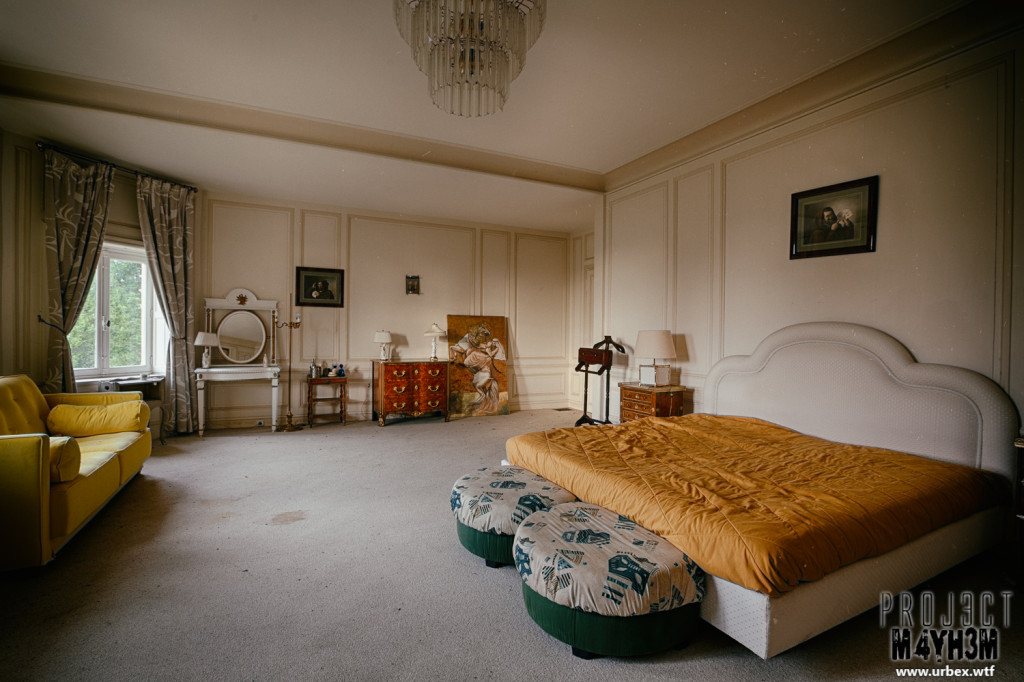 Château Sous Les Nuages - Master Bedroom