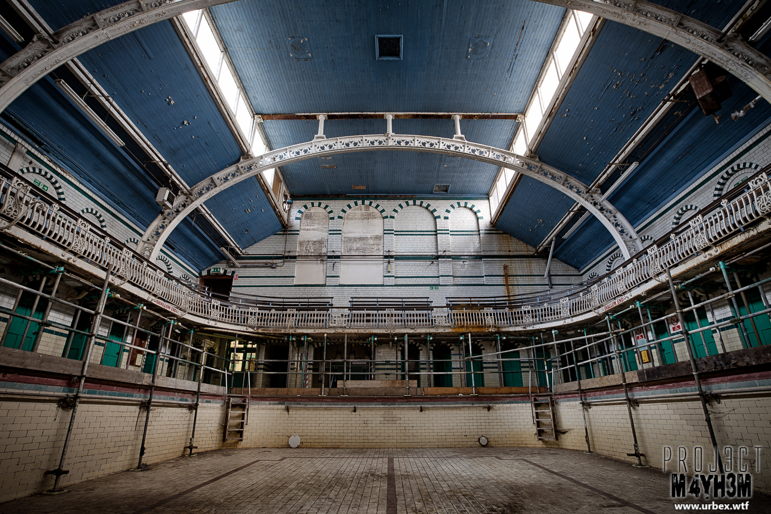 Haunting pictures show abandoned Edwardian swimming pool 