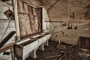 Triple Sink - Basement