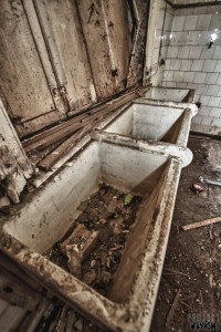 Triple Sink - Basement