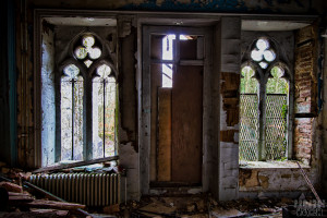 Castle Miranda aka Château Noisy - Windows