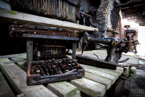 ngs Country Pottery - Type writer and Sewing Machine