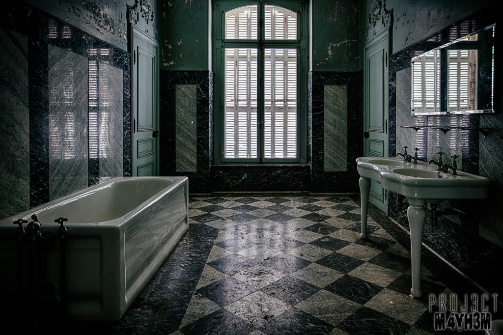 Château Lumiere - Bathroom