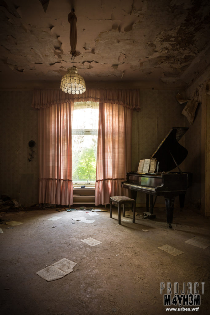 Dr Anna’s House and Surgery – The Piano Room
