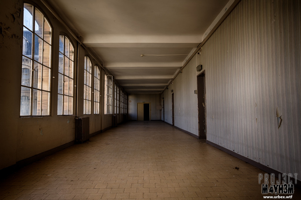 Hospital Plaza - Corridor