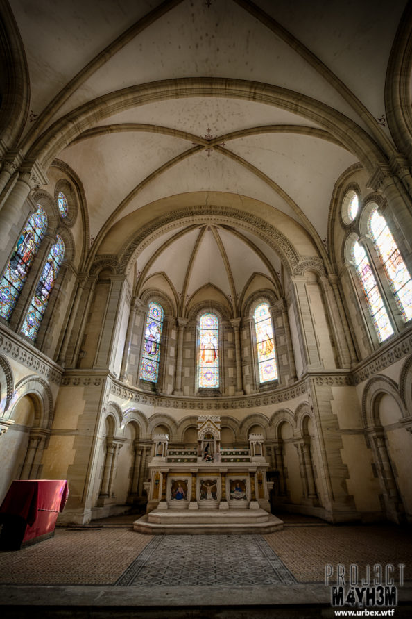 Hospital Plaza – The Large Chapel Hospital Plaza - The Large Chapel