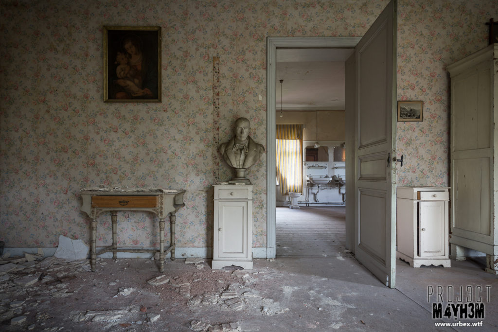 Manoir des portraits aka Château Romantique - Bedroom
