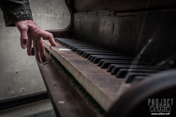 16 Old pianos rotting away in abandoned buildings