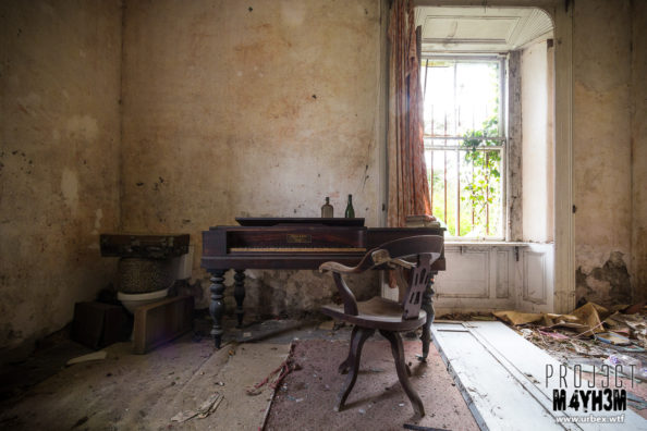 A little house in Ireland A little house in Ireland